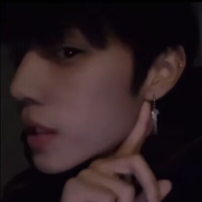 不良少年的完成靠耳钉