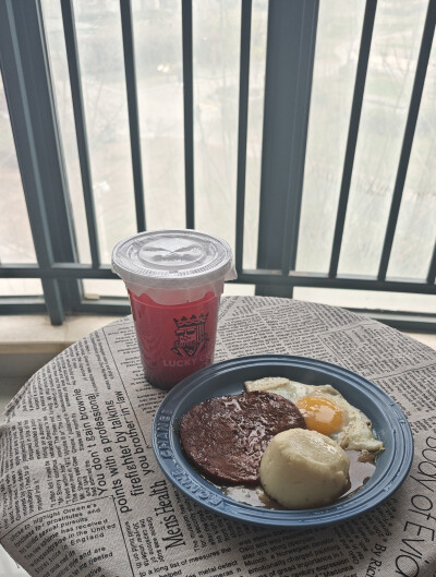 1.3 多莓果茶 牛排 煎蛋 土豆泥