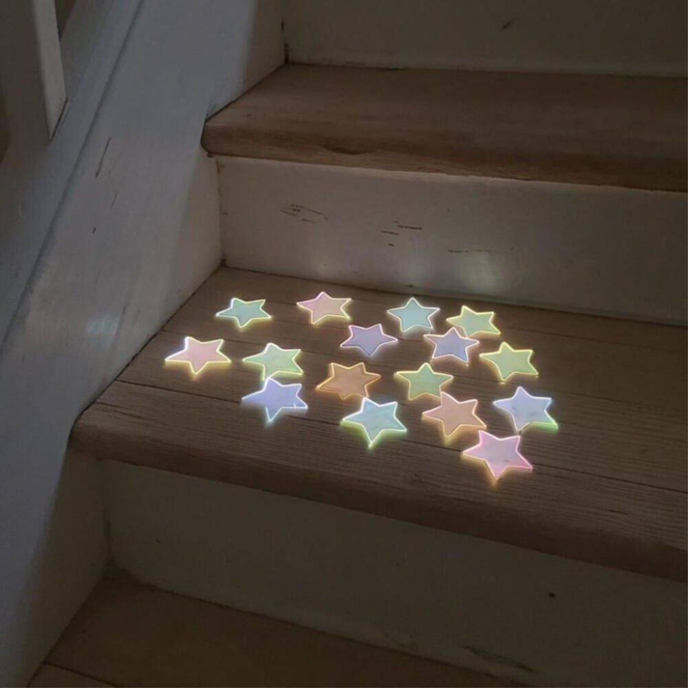 楼梯下的星星
图源小红地瓜 橙橙Mood