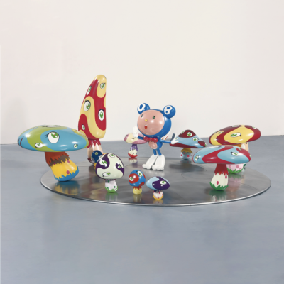 Takashi Murakami，DOB in the Strange Forest，1999年，玻璃钢、树脂、玻璃纤维、亚克力及铁，60 × 144 英寸（152.4 × 365.8 厘米）©Takashi Murakami/Kaikai Kiki Co., Ltd. All rights reserved