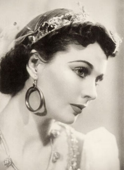 1938年，费雯丽为舞台剧《快乐的伪君子》拍摄的照片。