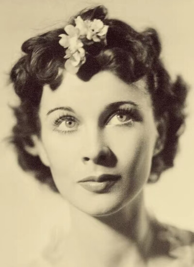 1938年，费雯丽为舞台剧《快乐的伪君子》拍摄的照片。