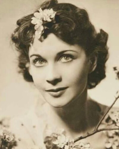 1938年，费雯丽为舞台剧《快乐的伪君子》拍摄的照片。