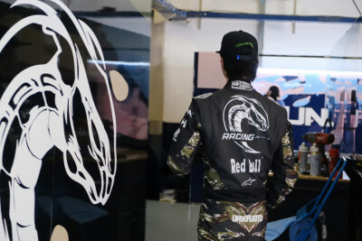 #王一博[超话]# · #85RACING#
「2026赛季季前测试 」
在重复中精进，于弯心处求索，专注前方！[打call]
今日测试结束，好好休息，明天继续～[收到]@王一博·YIBO ​​​