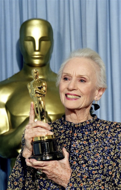 1990年Jessica Tandy身着Armani