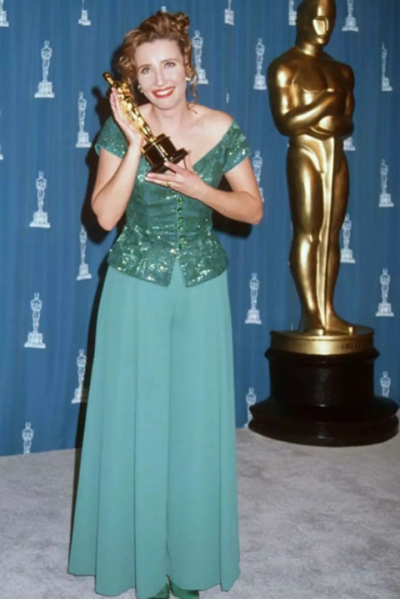 1993年Emma Thompson身着Armani