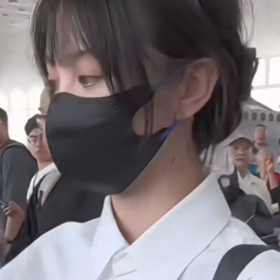 像暗杀似的绕到背后突然拥抱你