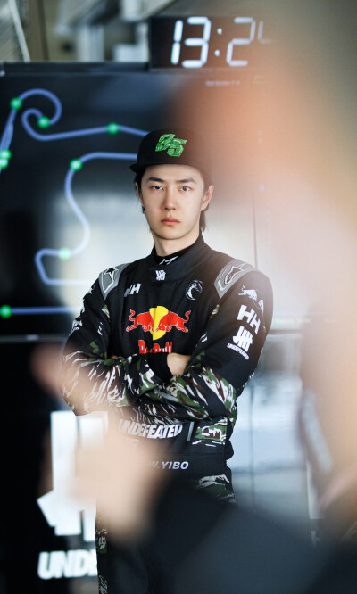 #王一博[超话]# · #85RACING#
「2026赛季季前测试 」
在重复中精进，于弯心处求索，专注前方！[打call]
今日测试结束，好好休息，明天继续～[收到]@王一博·YIBO ​​​