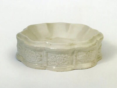 辽 约北京龙泉务窑白釉陶模印花纹夹层碗