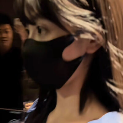 像暗杀似的绕到背后突然拥抱你