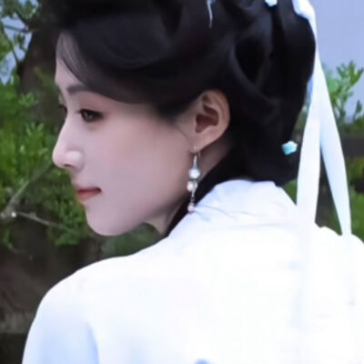 仙子何必早早归来呢