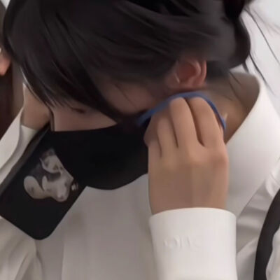 像暗杀似的绕到背后突然拥抱你