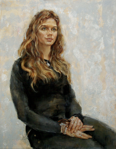 安东尼·康诺利是英国当代肖像画家，以敏锐的人物洞察力和细腻的绘画语言著称。他出生于伦敦，早年学习文学与艺术，后将重心完全转向绘画，并逐渐在英国肖像艺术界崭露头角。康诺利的作品以写实而富有心理深度的肖像…