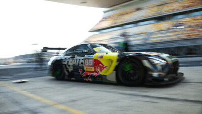 #王一博[超话]# · #85RACING#
「2026赛季季前测试 」
在重复中精进，于弯心处求索，专注前方！[打call]
今日测试结束，好好休息，明天继续～[收到]@王一博·YIBO ​​​