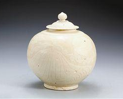 金 平定窑白地刻花盖罐