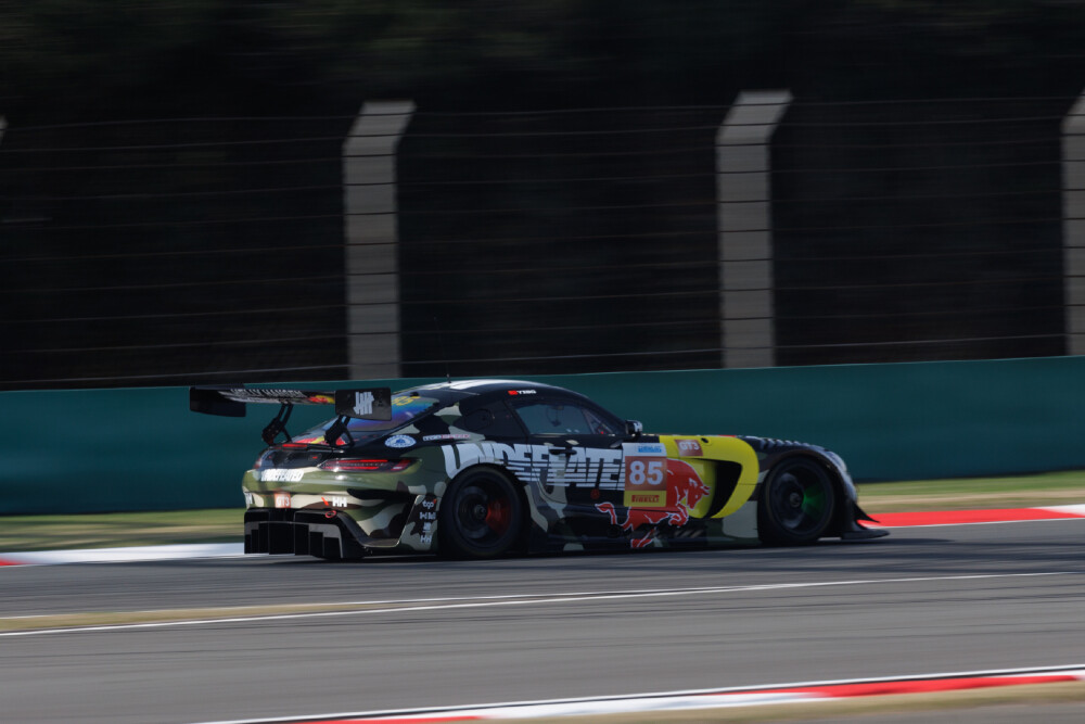 #王一博[超话]# · #85RACING#
「2026赛季季前测试 」
在重复中精进，于弯心处求索，专注前方！[打call]
今日测试结束，好好休息，明天继续～[收到]@王一博·YIBO ​​​