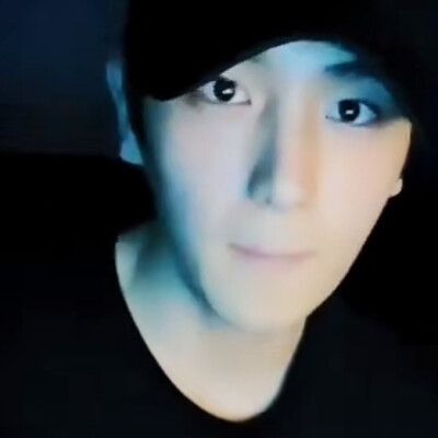 伯贤 (백현)《游乐园 (Amusement Park)》https://c6.y.qq.com/base/fcgi-bin/u?__=WCwlrr5uaG06 @QQ音乐