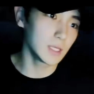 伯贤 (백현)《游乐园 (Amusement Park)》https://c6.y.qq.com/base/fcgi-bin/u?__=WCwlrr5uaG06 @QQ音乐