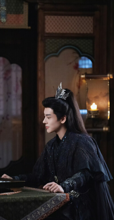 魏哲鸣《白日提灯》晏柯