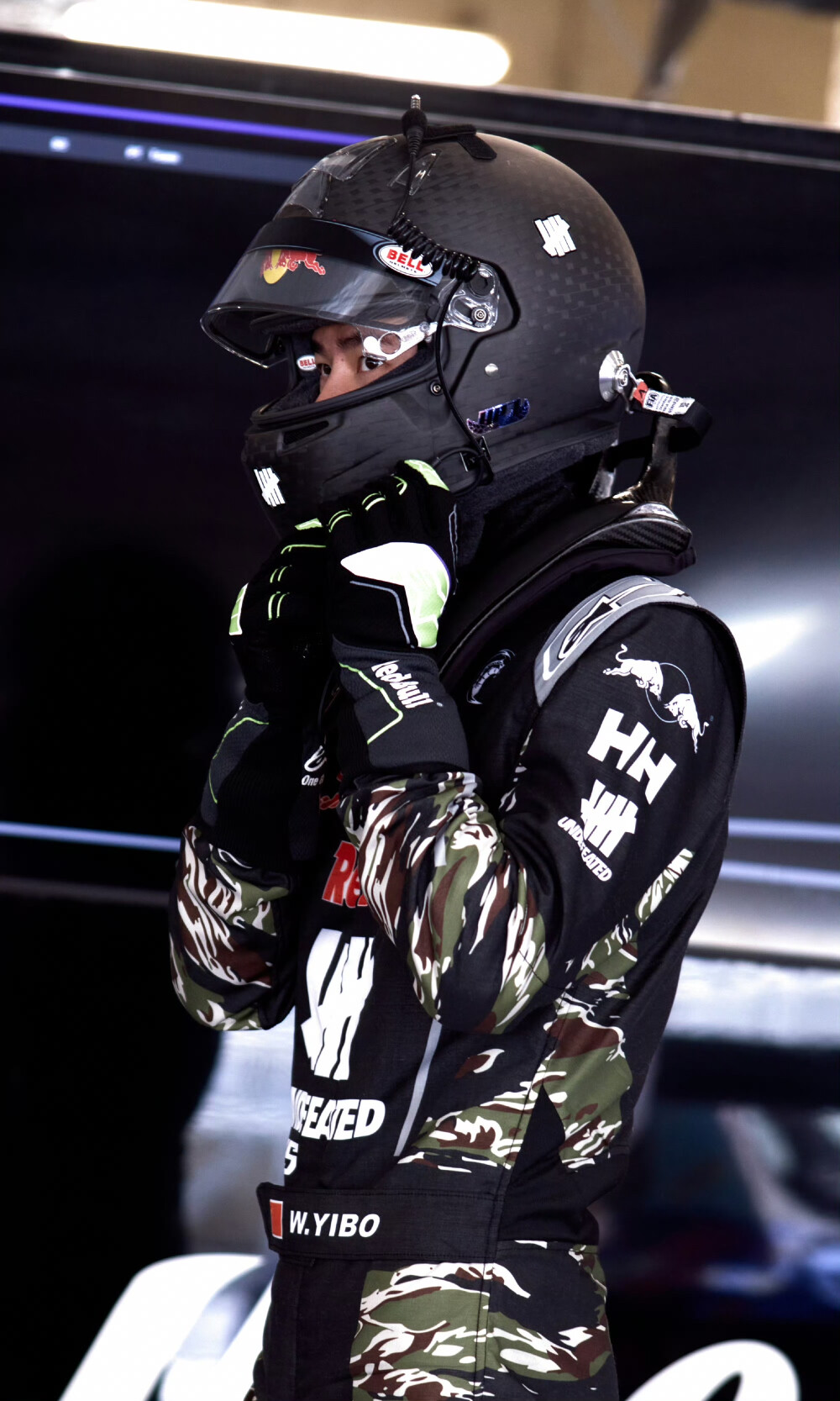 #王一博[超话]# · #85RACING#
「2026赛季季前测试 」
稳中求进，步步向前[努力]
沉浸，专注，在速度里找到平衡。@王一博·YIBO ​​​