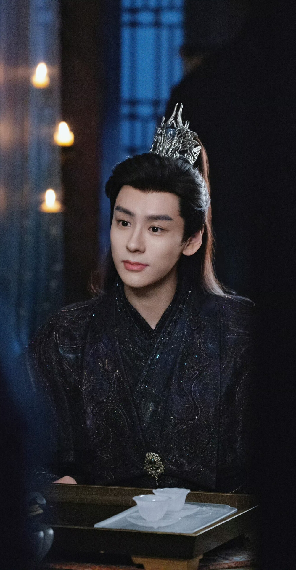 魏哲鸣《白日提灯》晏柯