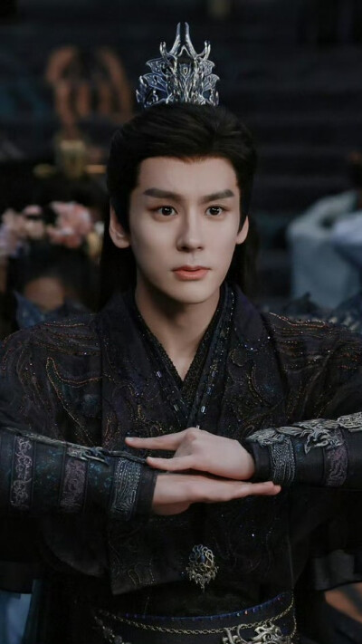 魏哲鸣《白日提灯》晏柯