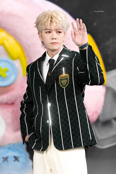 王栎鑫260329 QQ音乐超级巅峰之夜红毯
