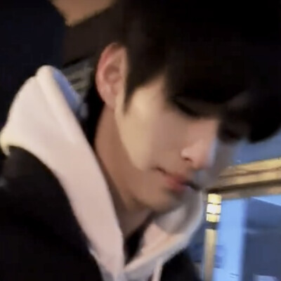 依旧调了色调的轩轩