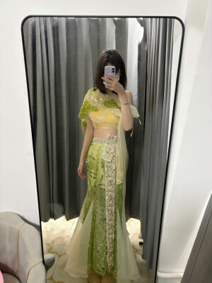 我就是喜欢装傻，装可爱，装无辜，装单纯，略略略。其实我聪明的很也坏的很，但是我就是喜欢装，装久了，我就忘记我的本性了。感觉自己每天好呆萌，好懵逼呀，怎么就活成这样了？好疑惑呀，好困惑？我就这样呆呆地望着这个世界，懵逼死了，所以，现在我真成了呆呆傻傻又有点可爱的小女孩了，你们欺负我，我就哭，对我好我就笑。同时我也是个小可怜，没人会喜欢这样的我。