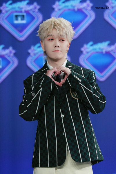 王栎鑫260329 QQ音乐超级巅峰之夜红毯
