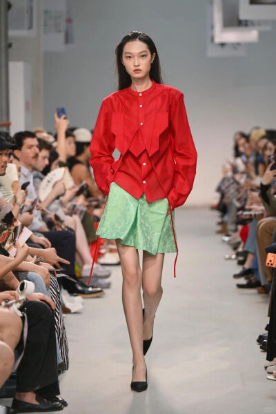 26年春夏秀场上的「红绿」搭配
