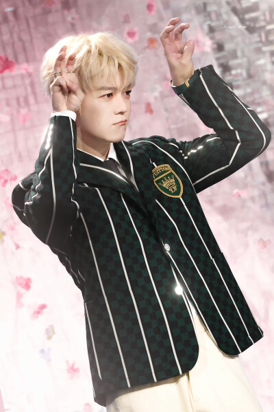 王栎鑫260329 QQ音乐超级巅峰之夜红毯
