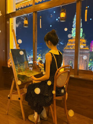 我就是喜欢装傻，装可爱，装无辜，装单纯，略略略。其实我聪明的很也坏的很，但是我就是喜欢装，装久了，我就忘记我的本性了。感觉自己每天好呆萌，好懵逼呀，怎么就活成这样了？好疑惑呀，好困惑？我就这样呆呆地望着这个世界，懵逼死了，所以，现在我真成了呆呆傻傻又有点可爱的小女孩了，你们欺负我，我就哭，对我好我就笑。同时我也是个小可怜，没人会喜欢这样的我。