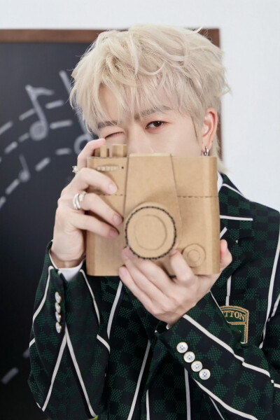 王栎鑫260329 QQ音乐超级巅峰之夜红毯
