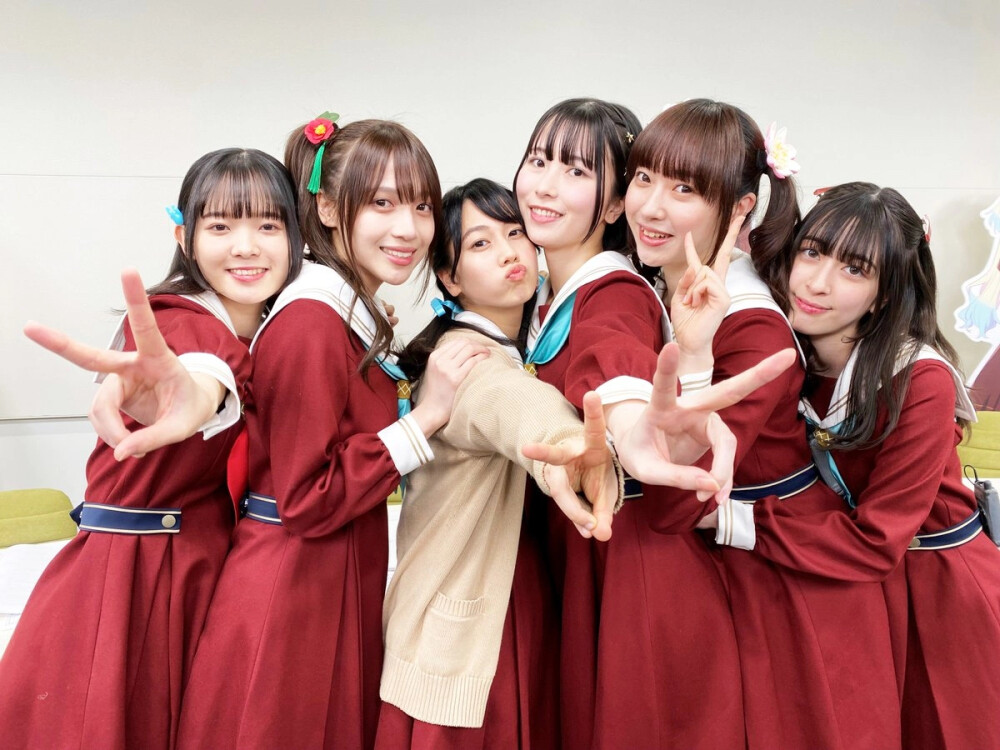 呜呜呜，最初的六人全毕业了啊［大哭］万代你无敌了