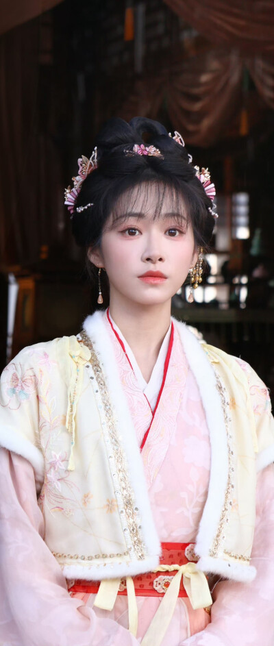 杨肸子《白日提灯》段静元