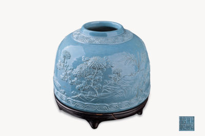 清道光 王炳荣雕梅兰竹菊瓷水盂
广东省博物馆藏
