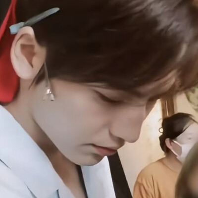 张凌赫
有日系男孩