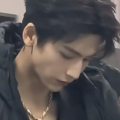 张凌赫
有日系男孩