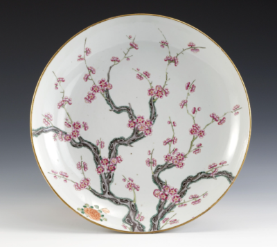 清光绪 景德镇窑粉彩过枝梅花纹盘
上海博物馆藏
