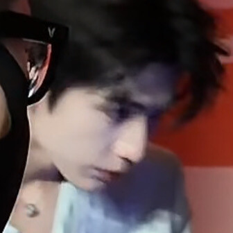 张凌赫
有日系男孩