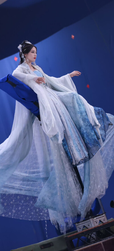 迪丽热巴《白日提灯》贺思慕