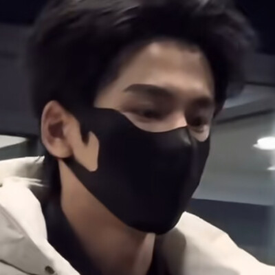 张凌赫
有日系男孩