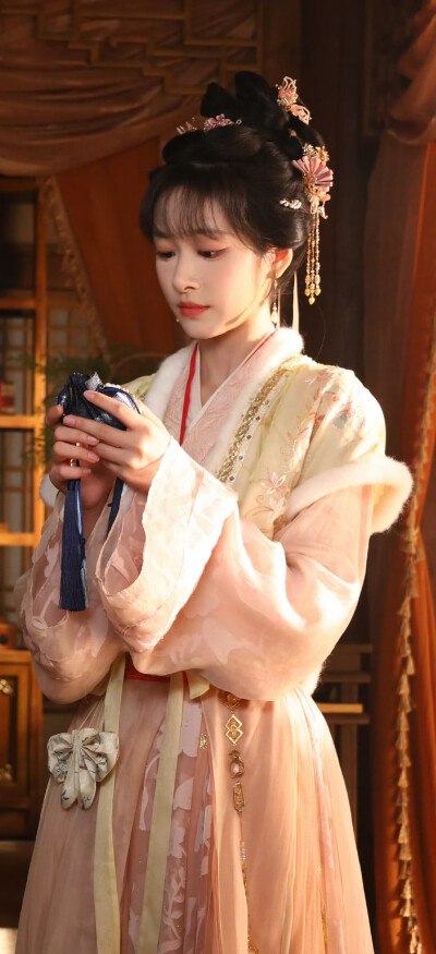 杨肸子《白日提灯》段静元