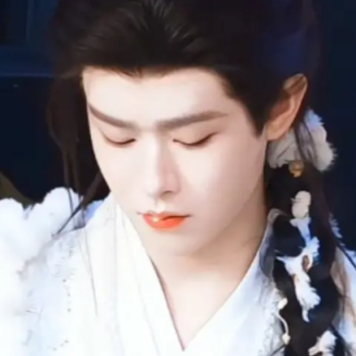 月鳞绮纪要播了啊，那我旧图新发一下！