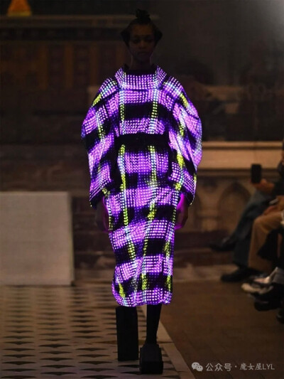 ANREALAGE 这个先锋时尚品牌
