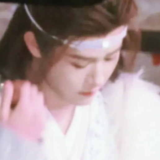 月鳞绮纪要播了啊，那我旧图新发一下！