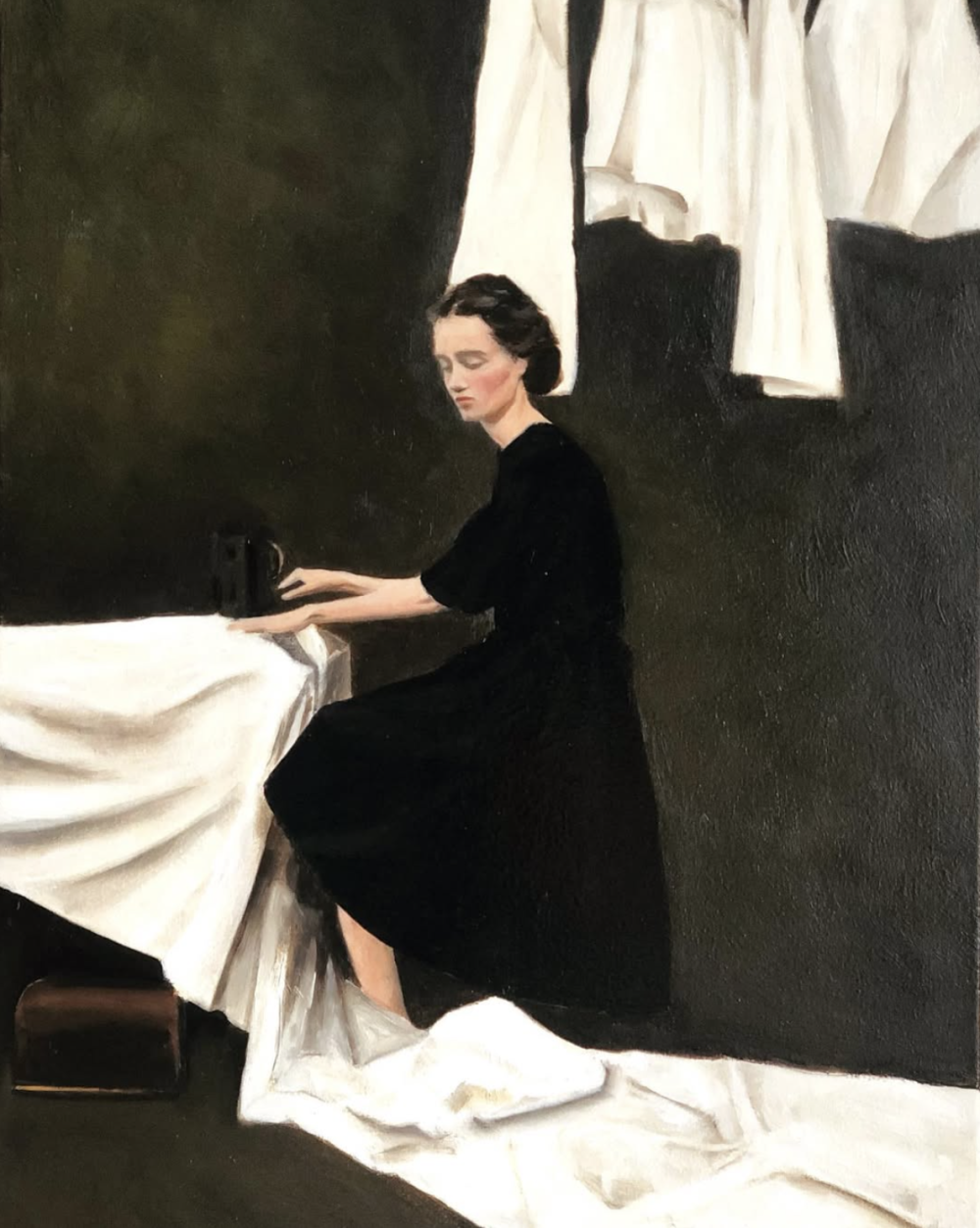 莉莉亚·科杜诺娃是一位出生于乌克兰、现居英国肯特郡的优秀当代具象画家，创作题材涵盖肖像、风景与静物，主要使用油画、水彩与炭笔绘画等媒介。她曾在基辅现实主义艺术学院接受绘画与素描训练，并完成伦敦皇家素描学校的发展年课程。她的创作深受乌克兰战争的影响：既映射出战争带来的痛苦与动荡，也蕴含着对家园与希望的温柔追忆。2025 年，她在英国举行名为 “声音” 的个展，作品在揭示痛苦与召唤希望之间找到情感平衡，展现出对人类坚韧精神的致敬。