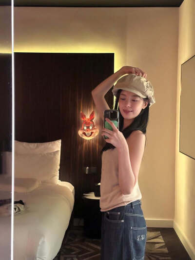 lia_loves___​​​