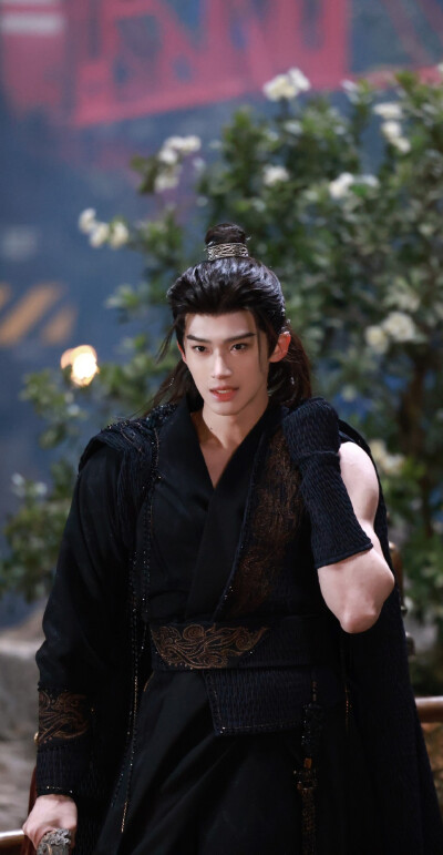 闫桉《月鳞绮纪》厉劫